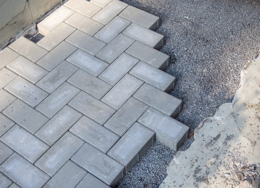 Qual a diferença entre paver de concreto e piso intertravado? 2 paver de concreto 3